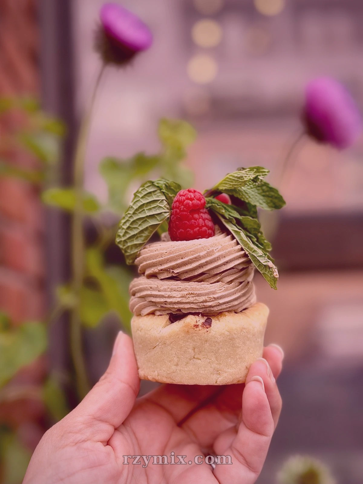 vanilla tartshell coated with chocolate, filled with white peach and mint compote, and decorated with hojicha buttercream