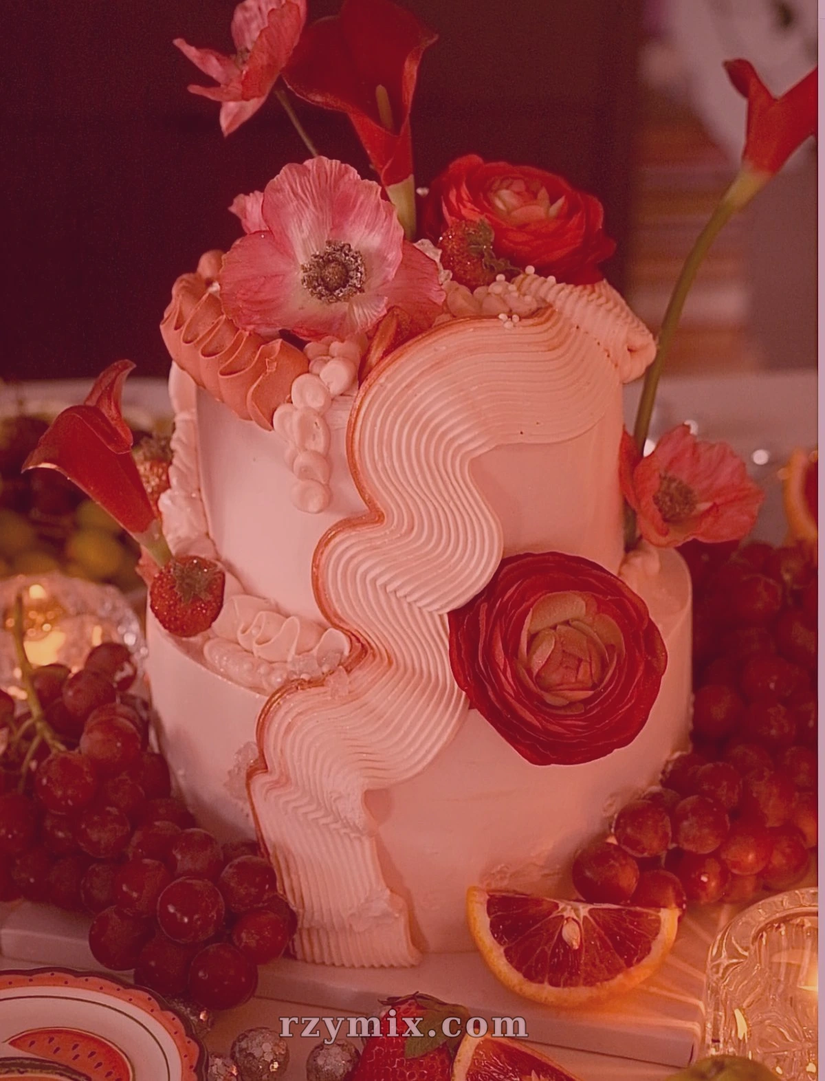 vanilla cake filled with chocolate ganache, fresh strawberry filling, and decorated with vanilla buttercream (vg)